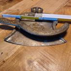 Antieke stoffer en blik, Enlèvement