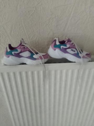 Vrijwel nieuwe sneakers Fila maat 35 beschikbaar voor biedingen