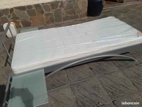 Lit en metal et matelas neuf de 200 x 90 cm, Huis en Inrichting, Slaapkamer | Bedden, Nieuw, 90 cm, 200 cm, Metaal, Grijs, Verstelbaar