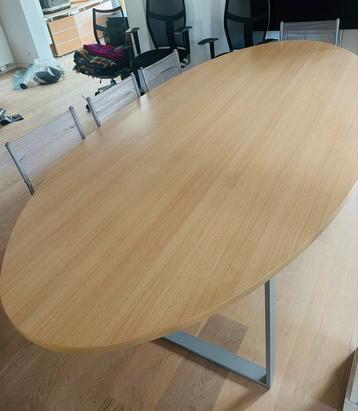 Grande table ovale + 4 chaises design beschikbaar voor biedingen