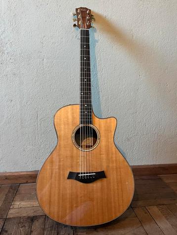 Taylor Baritone 6 (Rosewood) beschikbaar voor biedingen