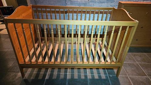 Evolutief baby- kinderbed van 140 cm in massief grenen, Kinderen en Baby's, Babywiegjes en Ledikanten, Zo goed als nieuw, Ledikant
