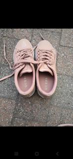 Chaussures roses Guess, Vêtements | Femmes, Chaussures, Neuf, Guess, Rose, Sneakers et Baskets