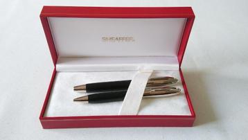 Sheaffer Legacy II Black set Balpen + Vulpen 18K/750 M-nib, Neuf, Ensemble de stylos, Sheaffer, Enlèvement ou Envoi