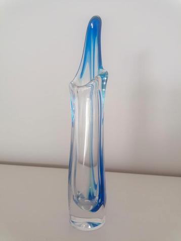 Klein vaasje beschikbaar voor biedingen