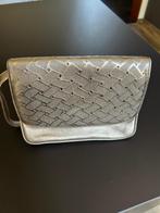 Feestelijke handtas Baldinini, Ophalen