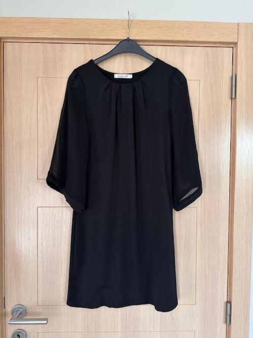 Robe ample Voyelles taille M/L (nr7643), Vêtements | Femmes, Robes, Comme neuf, Taille 38/40 (M), Noir, Longueur genou, Enlèvement ou Envoi