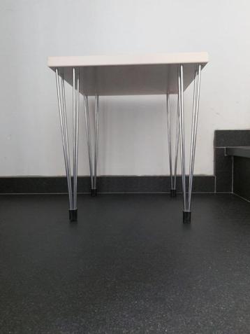PIN AGE table appoint design
