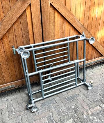 2 x Art Deco badkamer Radiator in Chroom beschikbaar voor biedingen