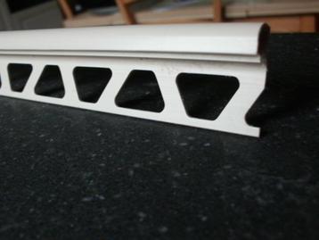 Nieuw crèmewit tegelprofiel  beschikbaar voor biedingen