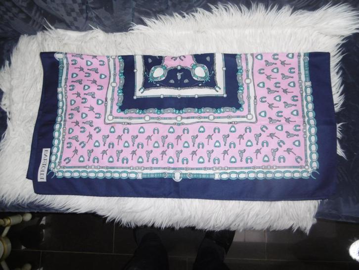 kledij dames sjaal bartoldi mooie staat, Kleding | Dames, Mutsen, Sjaals en Handschoenen, Zo goed als nieuw, Sjaal, Ophalen of Verzenden