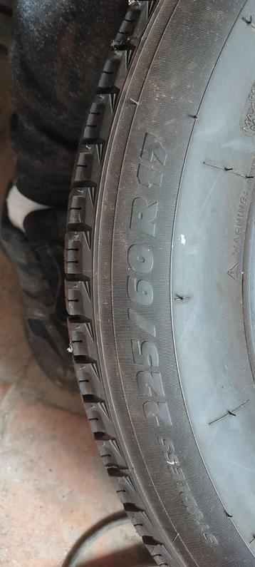 Pneus hiver 225/60R17 beschikbaar voor biedingen