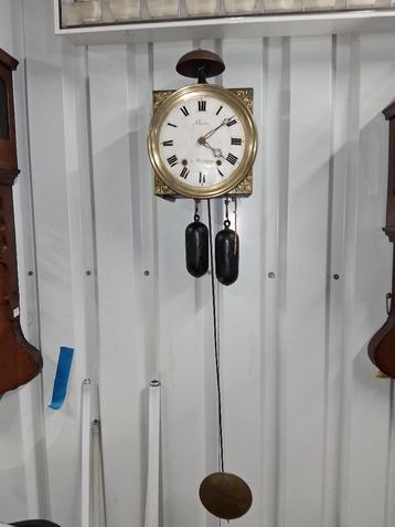 Antieke goed werkende klokken beschikbaar voor biedingen