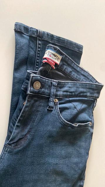 jeans Tommy Hilfiger beschikbaar voor biedingen