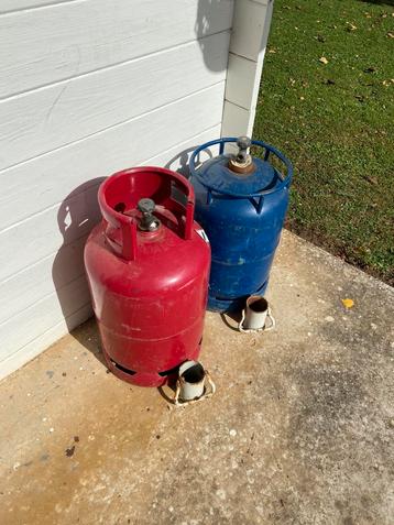 2 lege gasflessen van 10€ per stuk beschikbaar voor biedingen