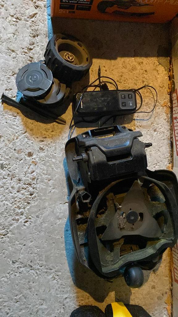 Robomow RC308. Nieuw mes, bijna nieuwe motor, onderdelen, Tuin en Terras, Robotmaaiers, Gebruikt, Ophalen