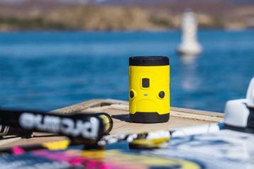 Scosche BTH2OY – fluogele Bluetooth speaker beschikbaar voor biedingen