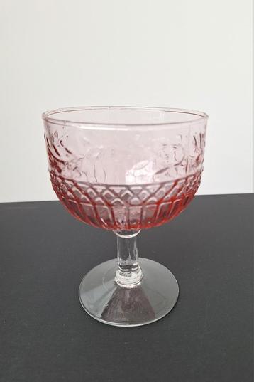 Art Deco ijscoupe glas cranberry beschikbaar voor biedingen