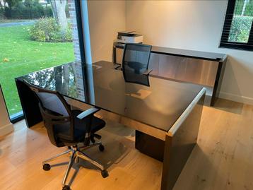 4 delig bureau beschikbaar voor biedingen