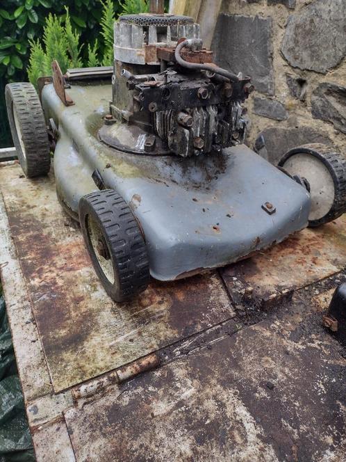 Tondeuse thermique ancienne génération (pour pièces), Tuin en Terras, Grasmaaiers, Gebruikt, Benzine-grasmaaier, 30 t/m 39 cm