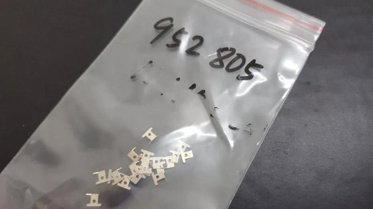 SEIKO BELLMATIC 4006 part 952805 ALARM SETTING WHEEL HOLDER, Antiek en Kunst, Antiek | Klokken, Ophalen of Verzenden