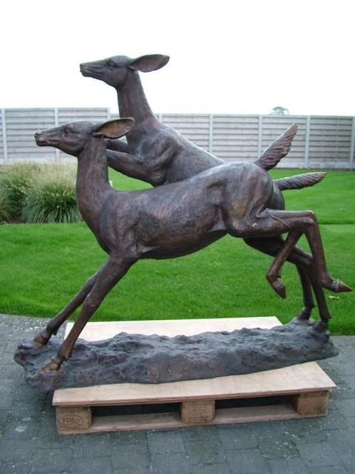 Bronzen koppel grote herten spelend, rennend lage prijs !, Jardin & Terrasse, Statues de jardin, Neuf, Animal, Autres matériaux