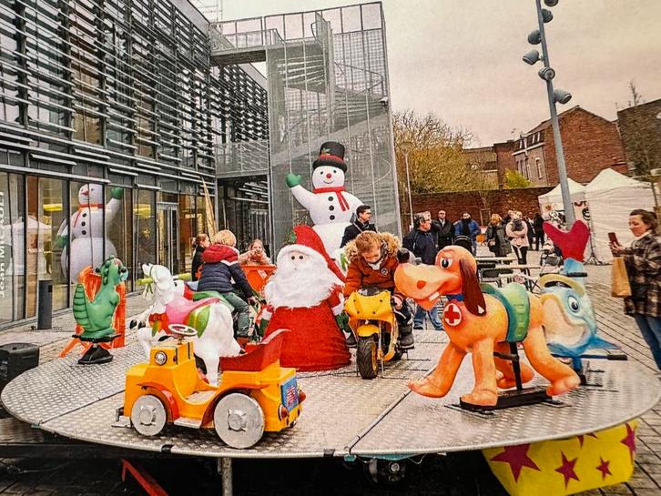 Zeldzame draaimolen met 12 zitplaatsen,  van 4 m/5 minuten, Hobby en Vrije tijd, Feestartikelen | Verhuur, Ophalen