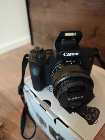 Canon M 50 als nieuw! + 3 batterijen + EF-ring beschikbaar voor biedingen