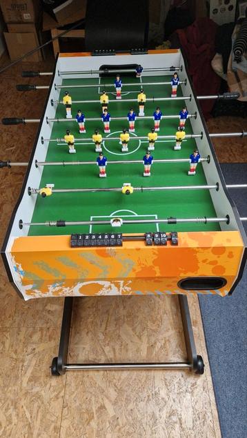 Voetbal tafel één handvat ontbreekt voor de rest vrij intact beschikbaar voor biedingen