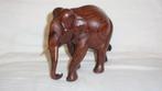 Afrikaanse houten sculptuur olifant met slagtanden, Antiek en Kunst, Kunst | Beelden en Houtsnijwerken, Ophalen of Verzenden
