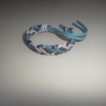 armband blauw disponible aux enchères