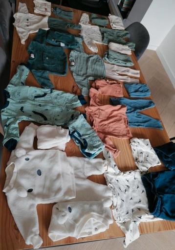 Bundel tweeling kleding (1-3M) beschikbaar voor biedingen