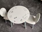 Tafeltje met twee stoeltjes wit met grijze tekening, Enlèvement, Utilisé, Table(s) et Chaise(s)