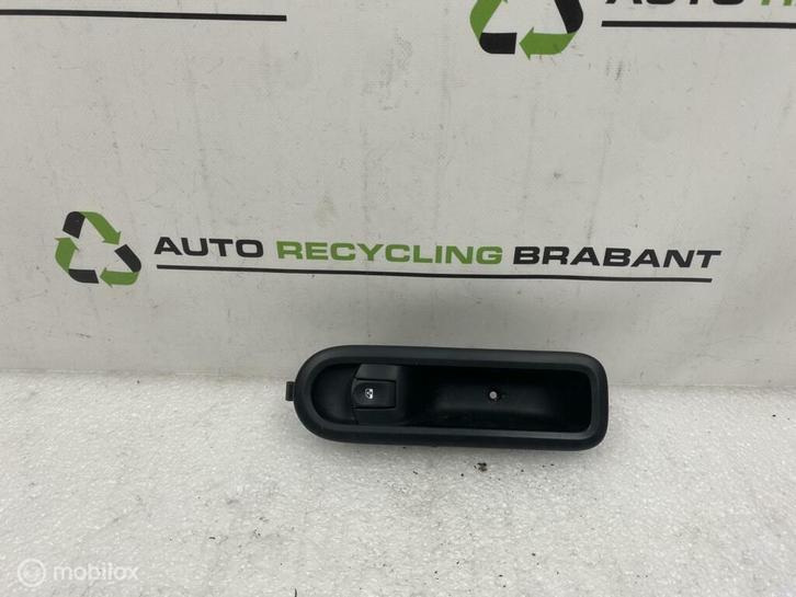 Raamschakelaar Voor Rechts Renault Clio 3 ORIG 8200108266, Auto-onderdelen, Dashboard en Schakelaars, Renault, Gebruikt, Ophalen of Verzenden