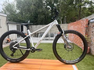 Canyon Stoic L met vele upgrades beschikbaar voor biedingen