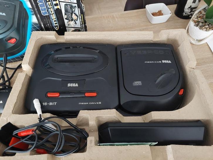 Sega Mega Drive 2 + Mega CD – Console rétro., Games en Spelcomputers, Spelcomputers | Sega, Zo goed als nieuw, Mega Drive, Met 2 controllers