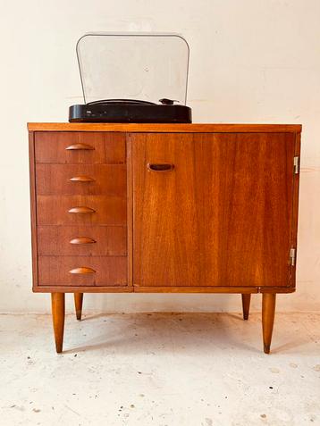 Vintage retro ladekast beschikbaar voor biedingen