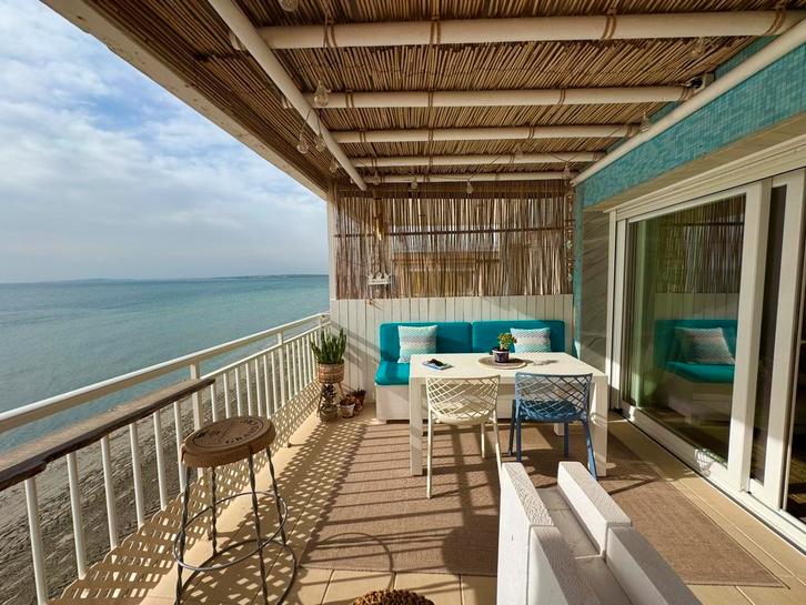 Uniek gerenoveerd eerstelijns appartement in Santa Pola, Immo, Buitenverblijven te koop