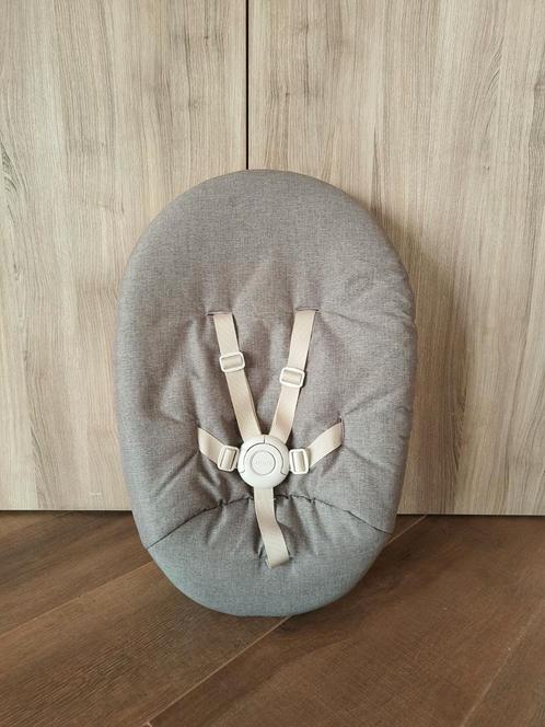 Stokke Nomi newborn set/babysitje grijs/roze, Kinderen en Baby's, Kinderstoelen, Zo goed als nieuw, Meegroeistoel, Ophalen