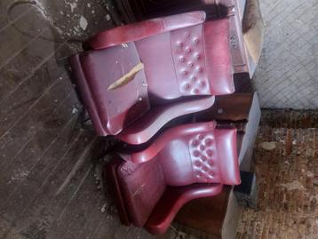 Fauteuils en cuir rouge