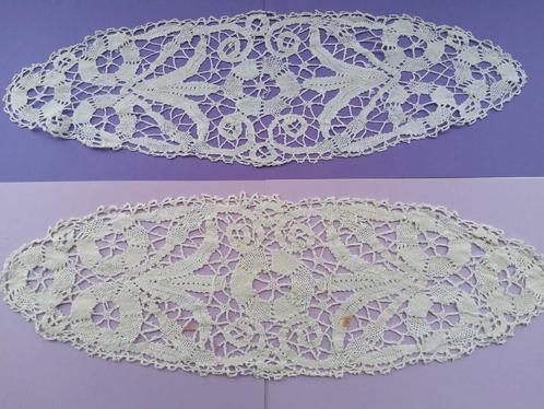 Twee antieke kleedjes in Brugs spellewerkkant., Antiek en Kunst, Antiek | Woonaccessoires, Ophalen of Verzenden