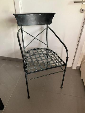 1 metalen stoel aan weggeefprijs tuinstoel antiek .. beschikbaar voor biedingen