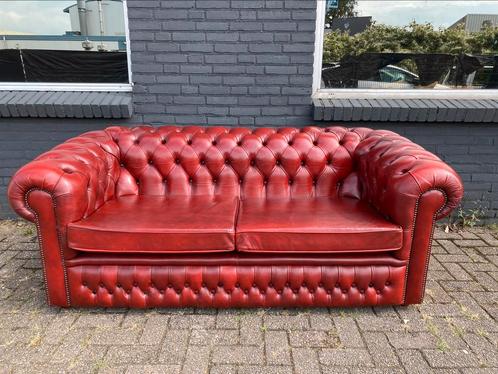 Stoere Chesterfield Zetel rood GRATIS GELEVERD, Huis en Inrichting, Zetels | Voetbanken en poefs, Leer, Ophalen of Verzenden