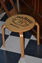 Houten Jack Daniels krukje, Ophalen