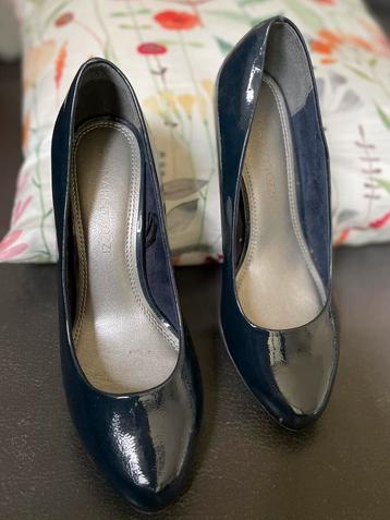 Marco Tozzi 37 donkerblauw beschikbaar voor biedingen