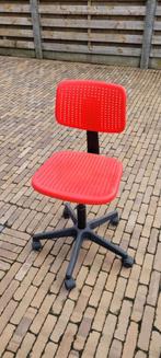 Rode bureaustoel IKEA in goede staat., Comme neuf, Chaise de bureau, Enlèvement