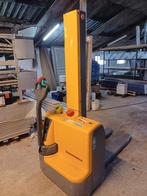 palletstapelaar, Ophalen