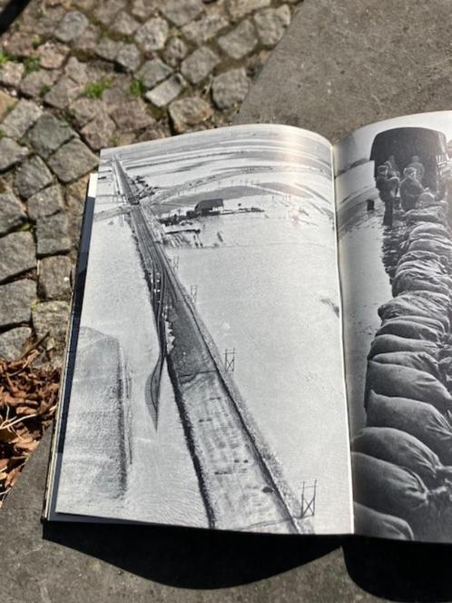BOEK DE RAMP  OVER DE WATERSNOODRAMP 1953 MET LANDKAART BOE, Boeken, Geschiedenis | Nationaal, Gelezen, 20e eeuw of later, Ophalen of Verzenden