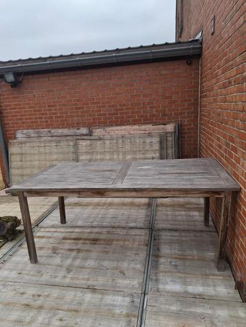 tuin-tafel en tuin-stoelen beschikbaar voor biedingen