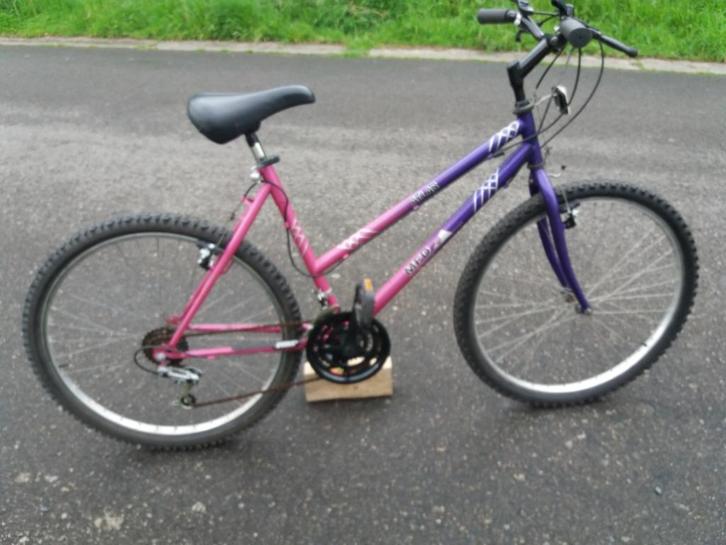 MOUNTAINBIKE VOOR DAMES 26" 18 SPEED SIS, Fietsen en Brommers, Fietsen | Mountainbikes en ATB, Gebruikt, Ophalen